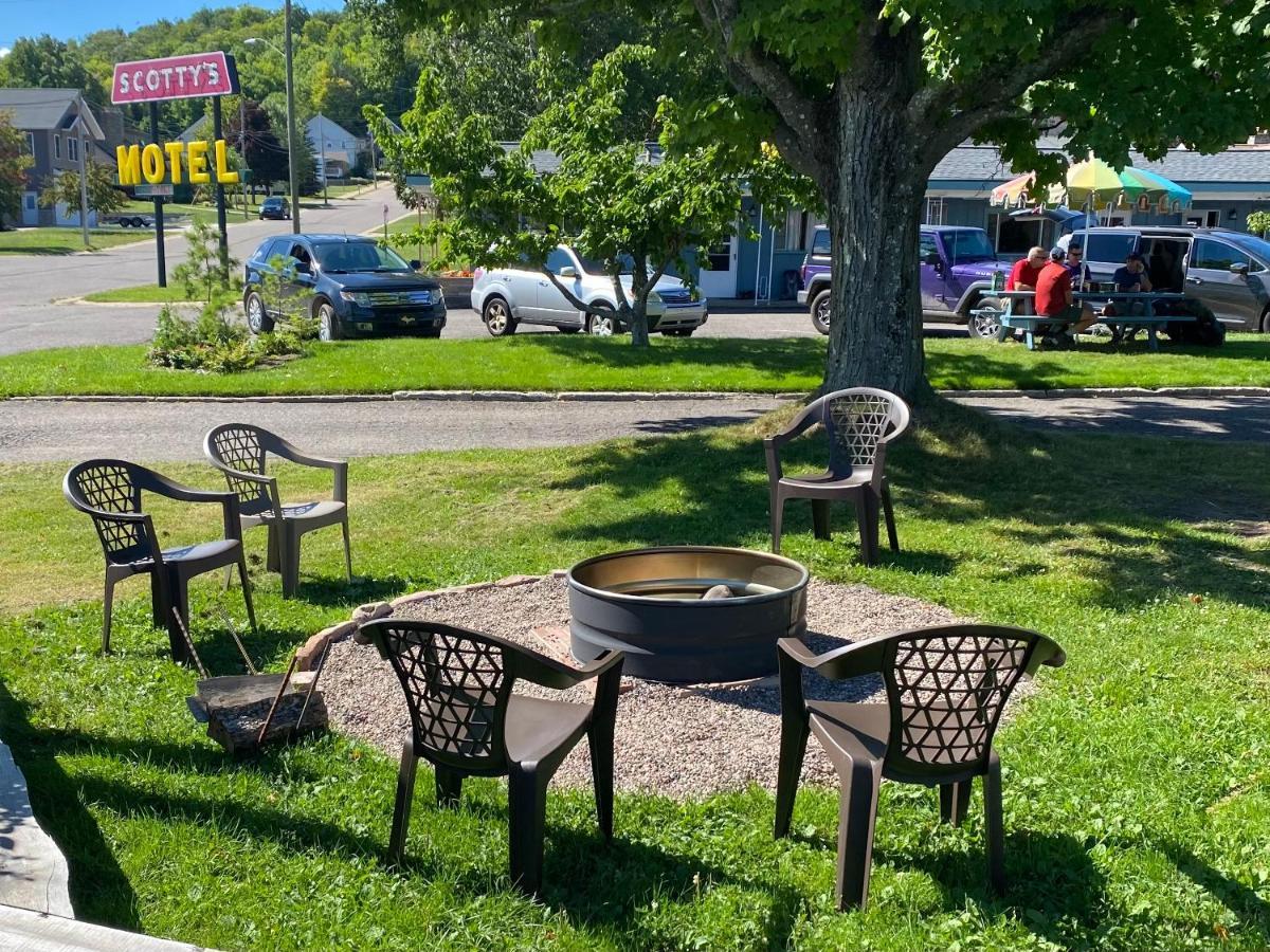 Scotty'S Motel Munising Exteriör bild